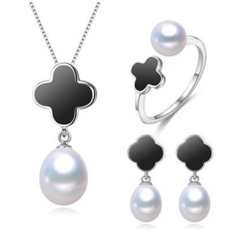 Porte Bonheur Pearl Set